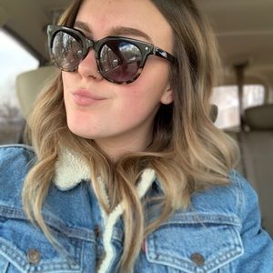 Meet your Posher, Lucy